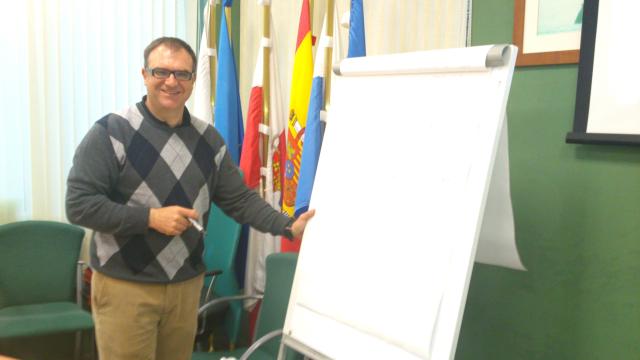 Óscar del Río durante el curso que imparte en la FCG